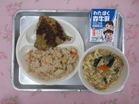 12月2日(火)★3年生がくわいの芽取り、うす皮むきのお手伝いをしてくれました