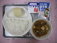 7月6日(月) ★1年生とうもろこしの皮むき