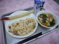 10月28日(水)　★おはなし給食『はれときどきぶた』